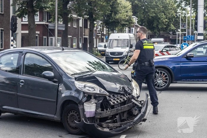 Veel schade bij ongeval op kruising