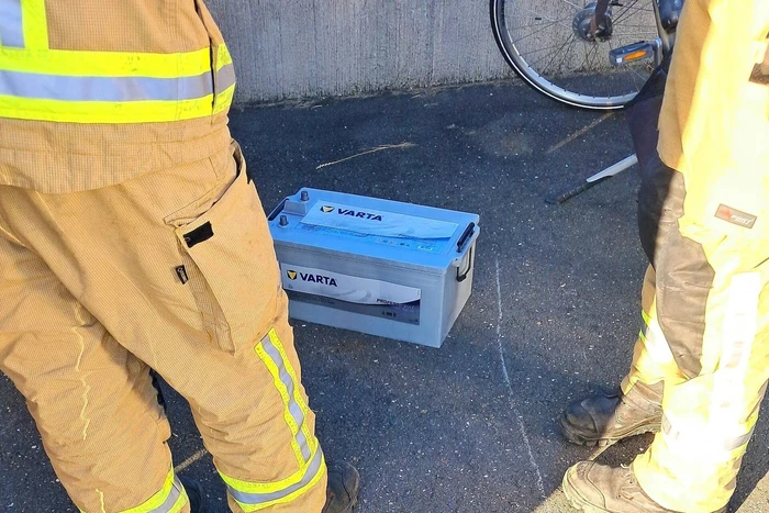 Brandweer verwijderd accu