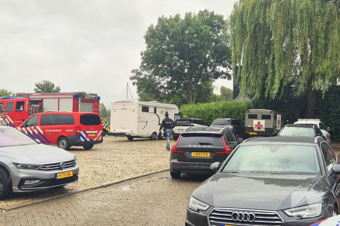 Hulpdiensten druk met persoon die verward gedrag vertoont