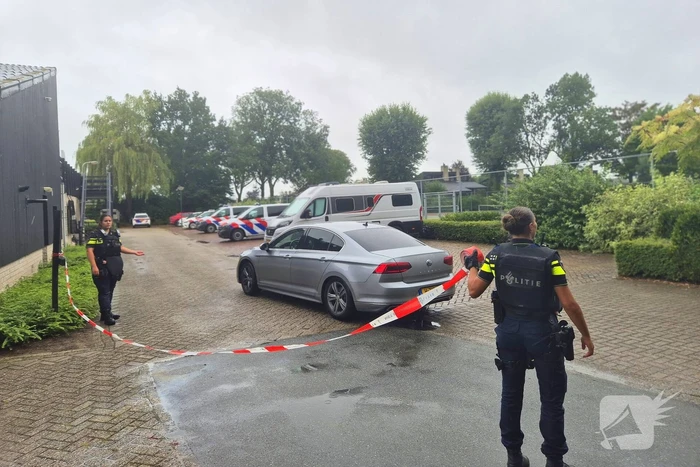 Hulpdiensten druk met persoon die verward gedrag vertoont
