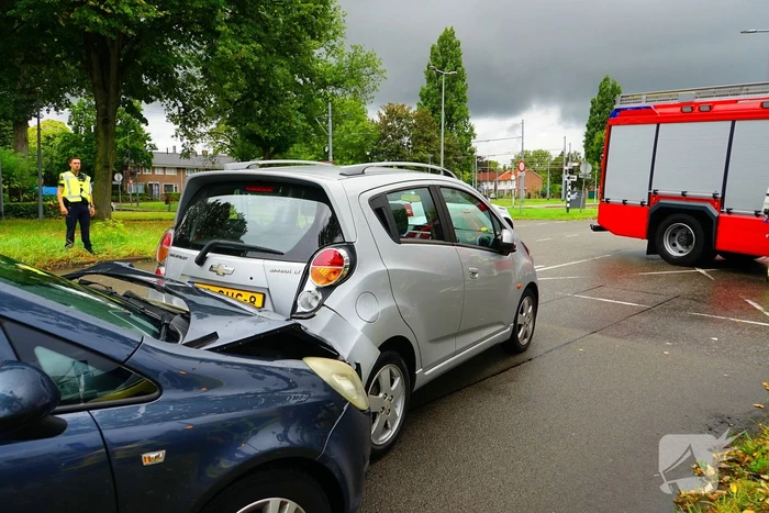 Twee voertuigen betrokken bij kop-staartbotsing