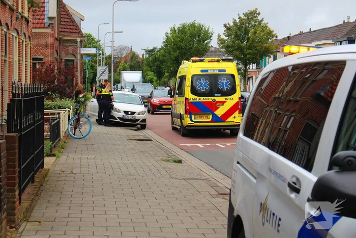 Fietser gewond aan arm na ongeval met personenauto