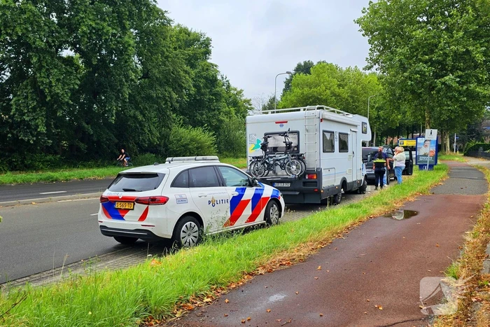 Kop-staart aanrijding tussen camper en bestelbus
