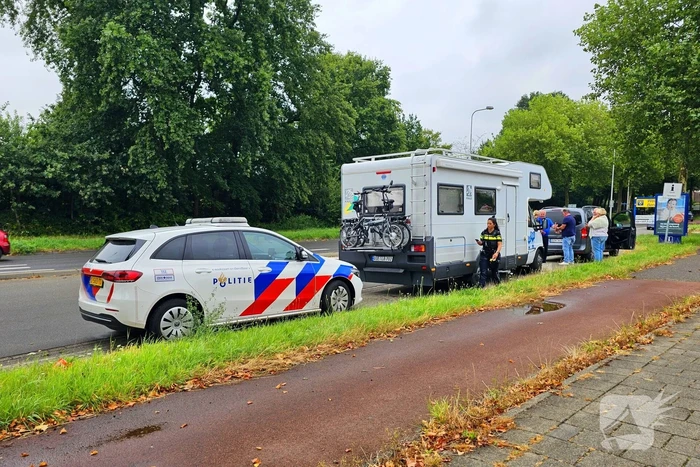 Kop-staart aanrijding tussen camper en bestelbus