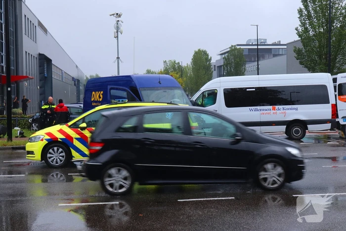 Meerdere gewonden bij aanrijding tussen bestelbus en personenauto