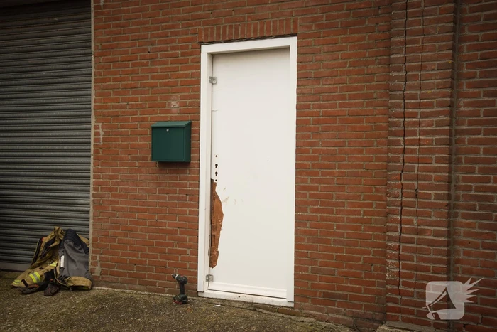 Brandweer helpt politie in zoektocht naar telefoon in riool na inval wietkwekerij