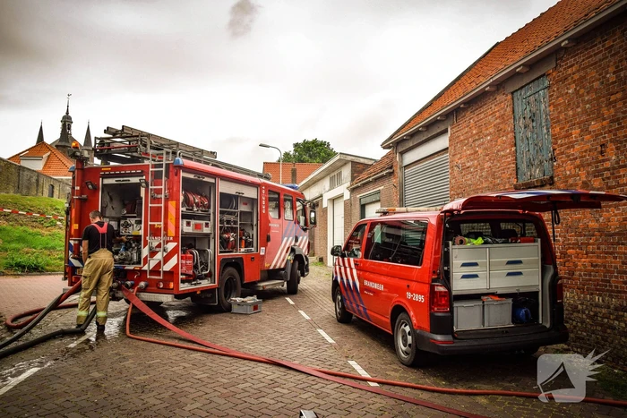 Brandweer helpt politie in zoektocht naar telefoon in riool na inval wietkwekerij
