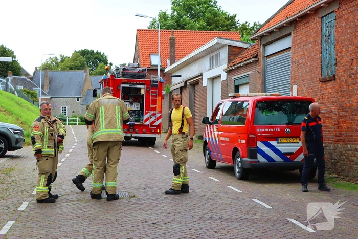Brandweer helpt politie in zoektocht naar telefoon in riool na inval wietkwekerij