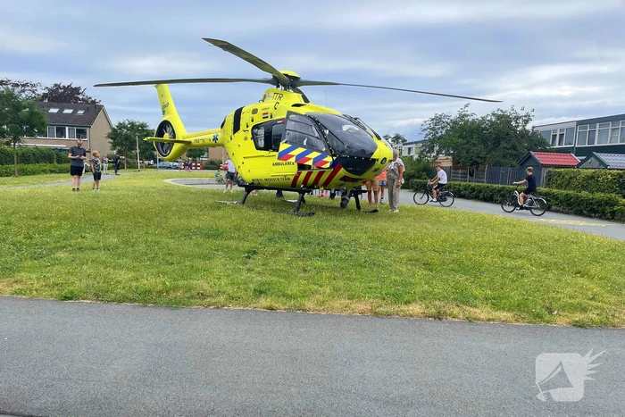 Traumahelikopter trekt veel bekijks in woonwijk