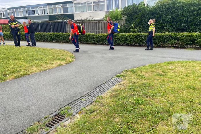 Traumahelikopter trekt veel bekijks in woonwijk