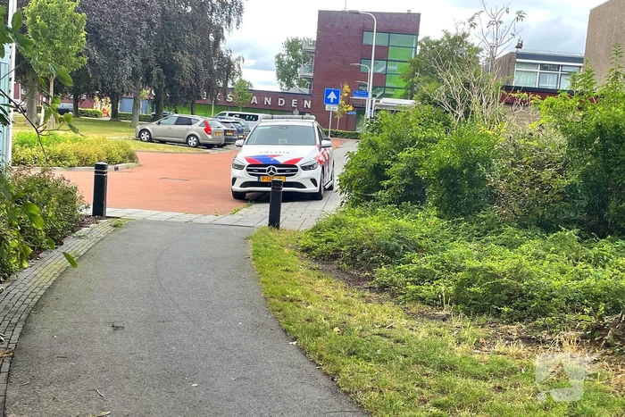 Traumahelikopter trekt veel bekijks in woonwijk