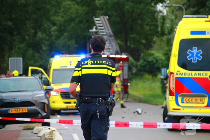 Ravage en bestuurder bekneld na crash