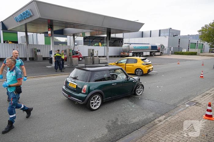 Auto's zwaar beschadigd door aanrijding
