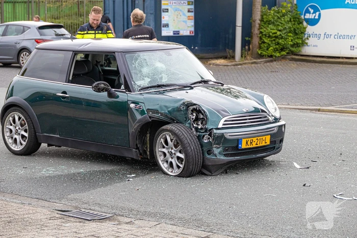 Auto's zwaar beschadigd door aanrijding