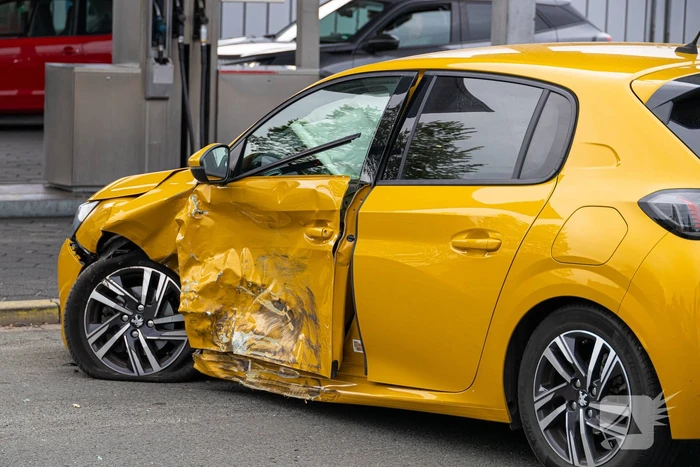 Auto's zwaar beschadigd door aanrijding