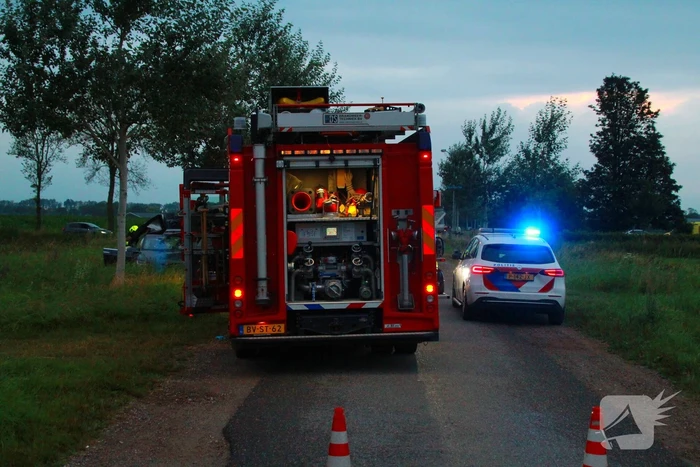 Enorme schade na aanrijding, meerdere ambulances ingezet