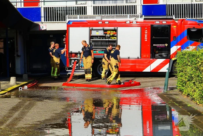 Flat zonder water door gescheurde waterleiding