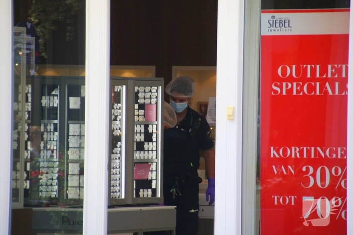 Verdachten vluchten na gewapende overval op juwelier