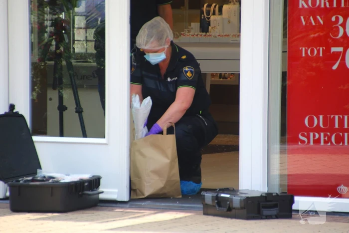 Verdachten vluchten na gewapende overval op juwelier