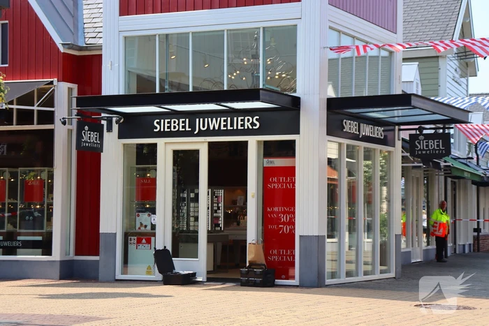 Verdachten vluchten na gewapende overval op juwelier