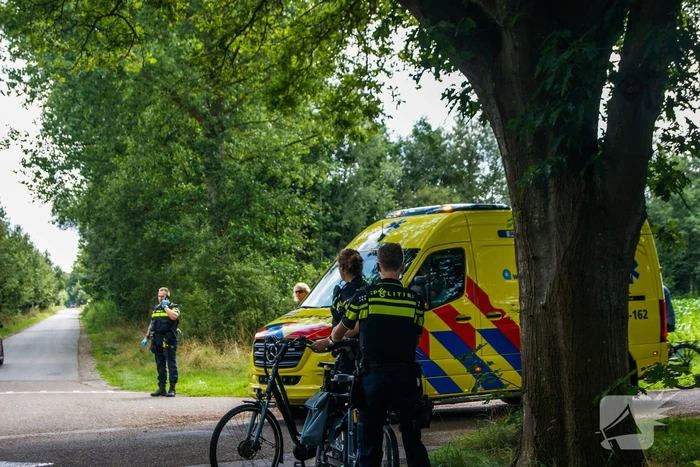 Twee elektrische fietsen met elkaar in botsing