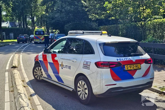 Personenauto verlaat ongeval na aanrijden fietser