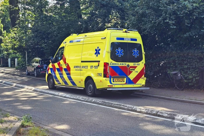 Personenauto verlaat ongeval na aanrijden fietser