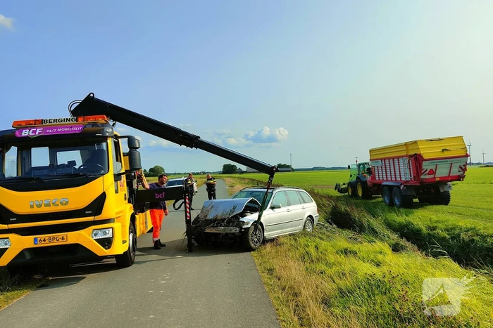Auto belandt in sloot, bestuurder spoorloos