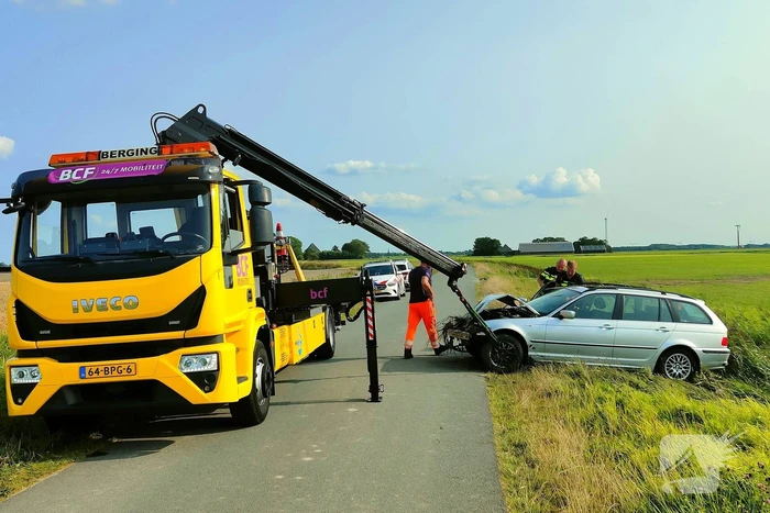 Auto belandt in sloot, bestuurder spoorloos