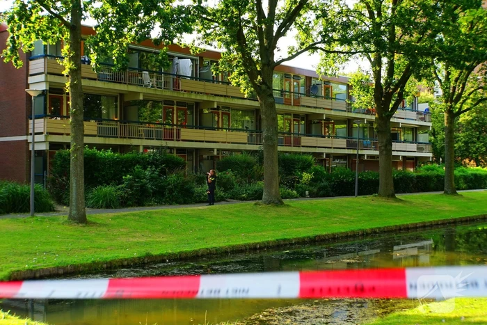 Politie valt woning binnen na schietpartij, verdachte aangehouden
