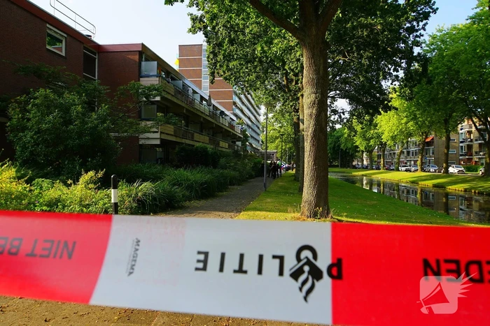 Politie valt woning binnen na schietpartij, verdachte aangehouden