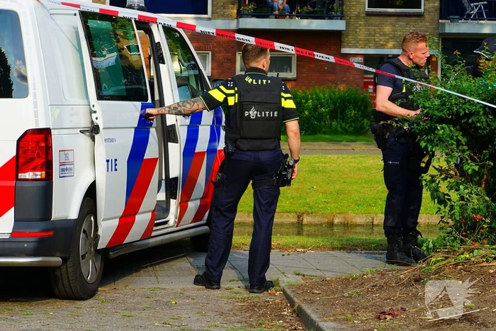 Politie valt woning binnen na schietpartij, verdachte aangehouden