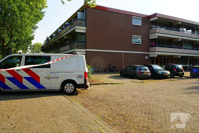 Politie valt woning binnen na schietpartij, verdachte aangehouden