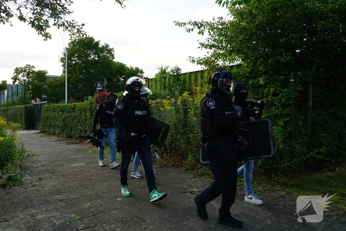 Politie valt woning binnen na schietpartij, verdachte aangehouden