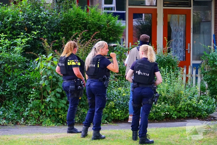Politie valt woning binnen na schietpartij, verdachte aangehouden