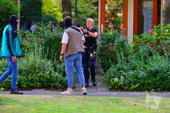 Politie valt woning binnen na schietpartij, verdachte aangehouden