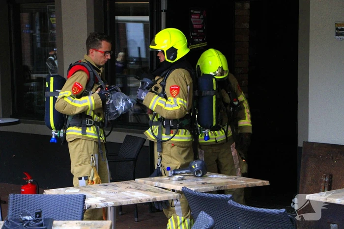 Brandweer onderzoekt gaslucht in café