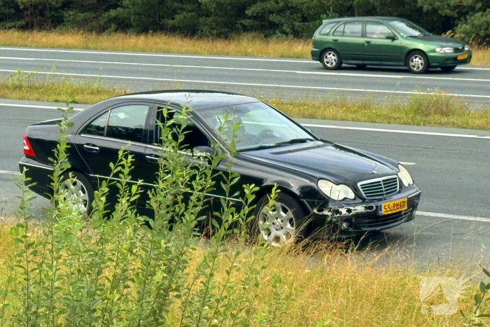 Aanrijding tussen twee voertuigen op snelweg