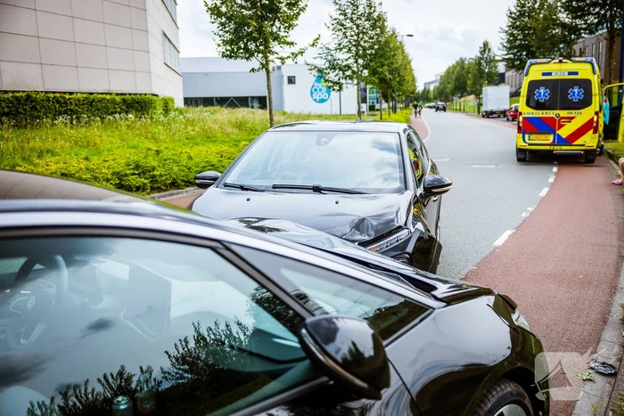 Bestuurder mist bocht en botst op tegenligger