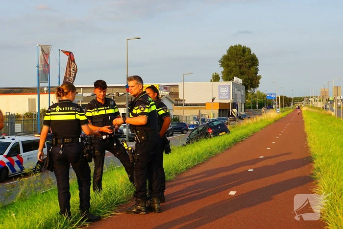 Bestuurder raakt onwel en schiet van de weg