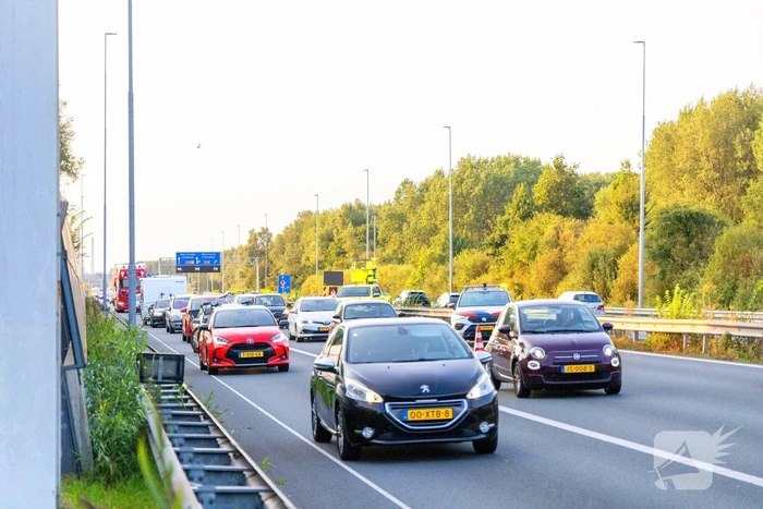 Rijstrook afgesloten door kop-staartaanrijding