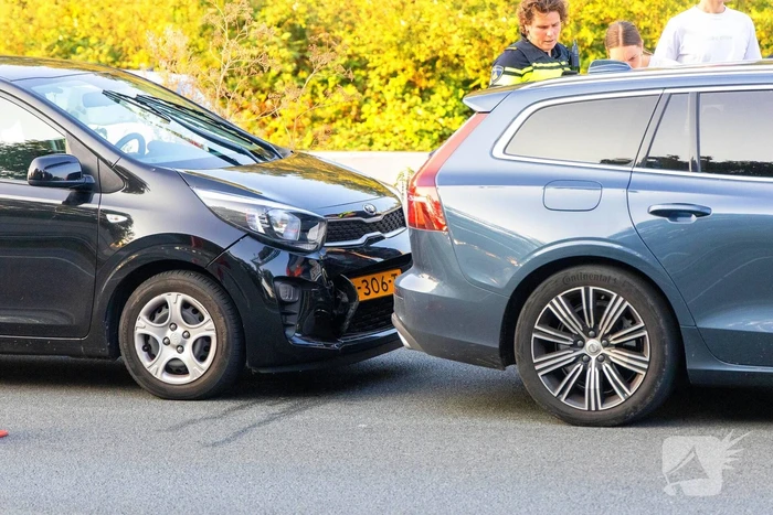 Rijstrook afgesloten door kop-staartaanrijding