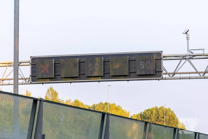 Rijstrook afgesloten door kop-staartaanrijding