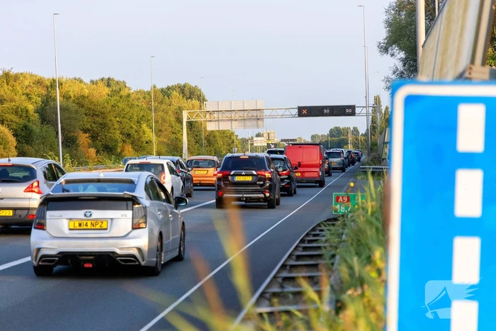 Rijstrook afgesloten door kop-staartaanrijding