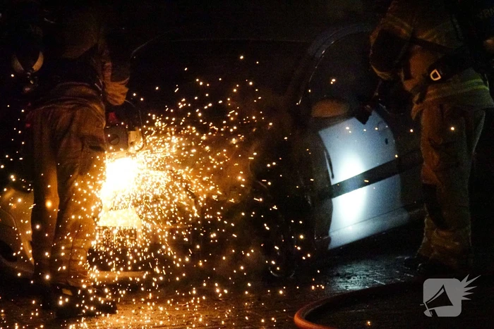 Auto zwaar beschadigd door brand