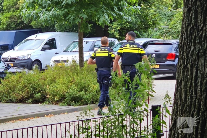 Politie op zoek naar mogelijk wapen na verdachte situatie