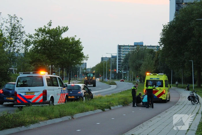 Fietser hard onderuit op fietspad
