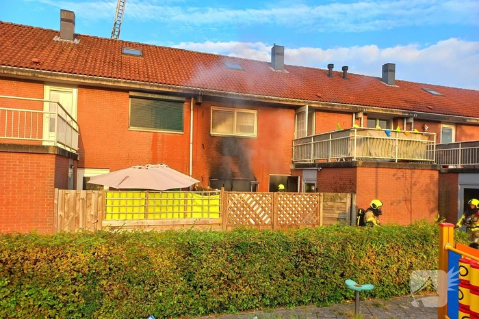 Vier gewonden bij uitslaande woningbrand, vrouw ernstig verbrand
