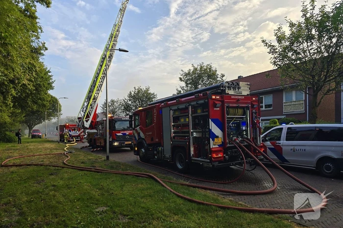 Vier gewonden bij uitslaande woningbrand, vrouw ernstig verbrand