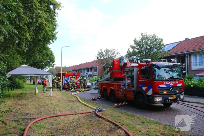 Vier gewonden bij uitslaande woningbrand, vrouw ernstig verbrand